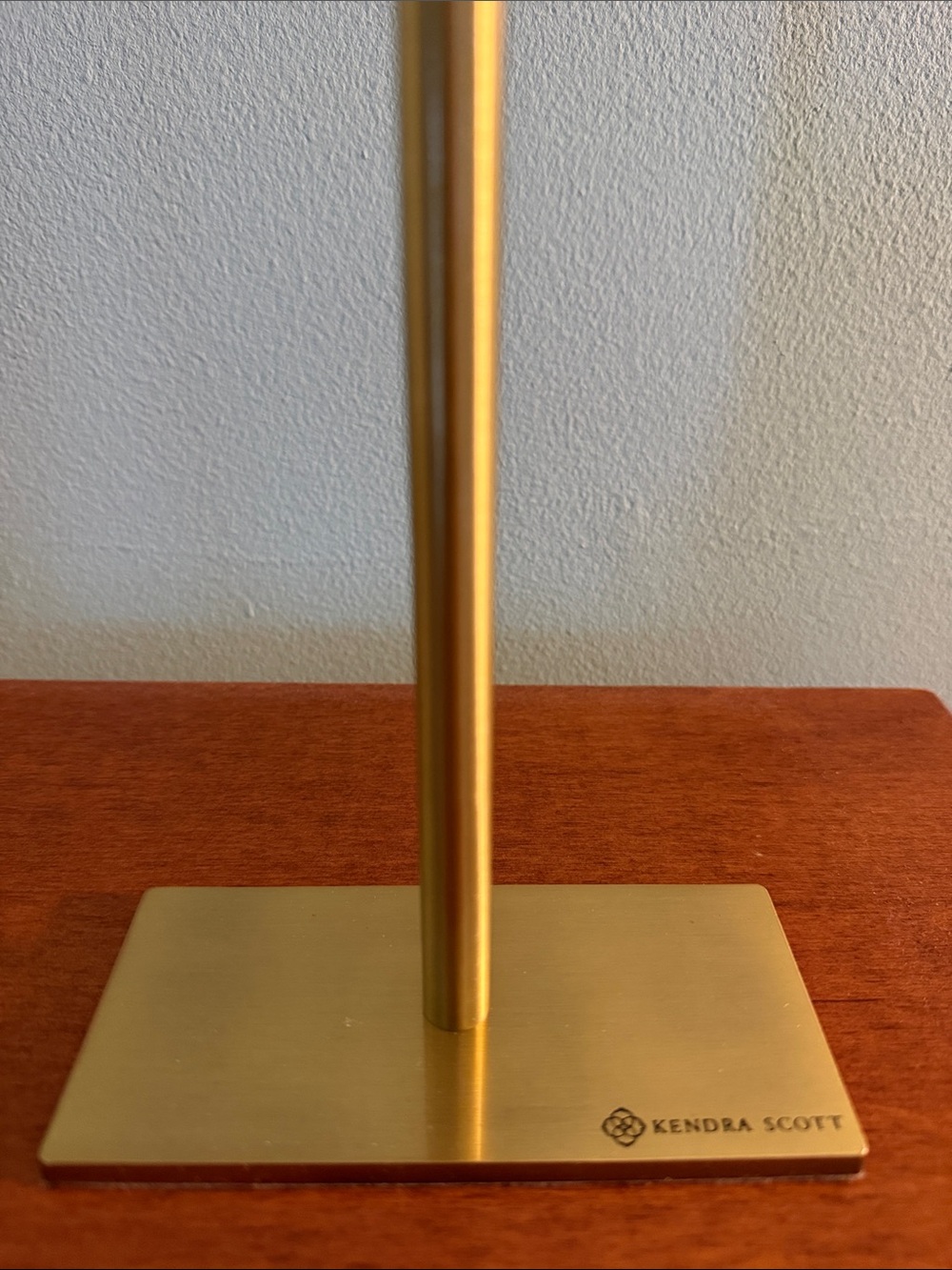 kendra scott gold brass large t-bar jewelry stand - Picture 3 of 4